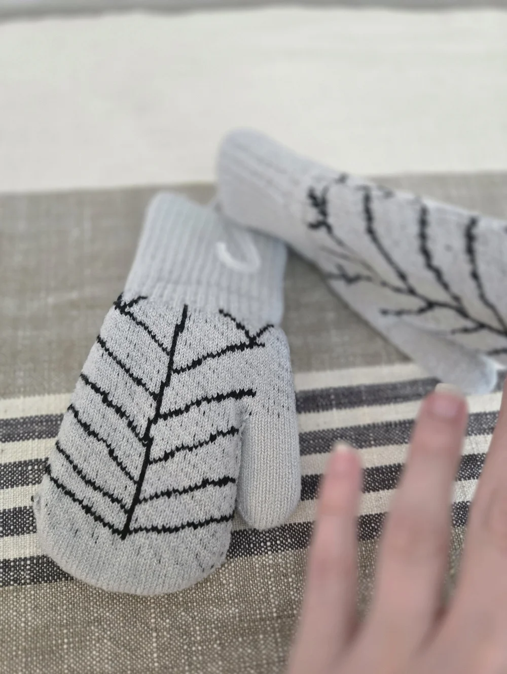 Toddler NWT Kids Grey Spider Man Character Mittens